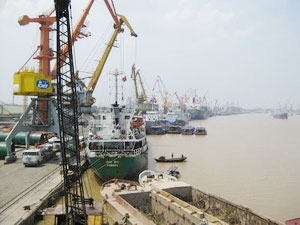 Chinese firm wins port building deal with EVN
